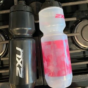 2xu plastic water bottles